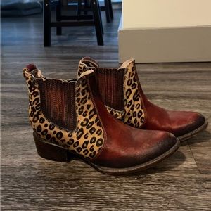 FREEBIRD Lasso booties sz 9